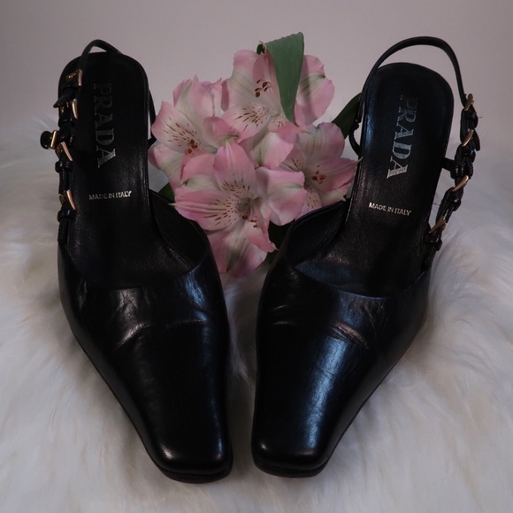 ❄️SALE❄️ PRADA VINTAGE heels - Picture 2 of 8